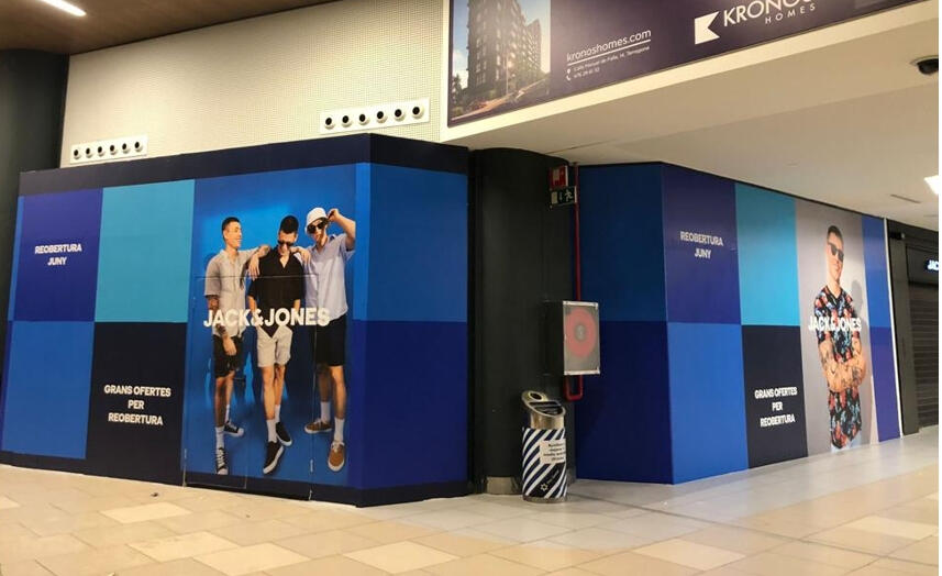 HOARDING FOR COMMERCIAL CENTER